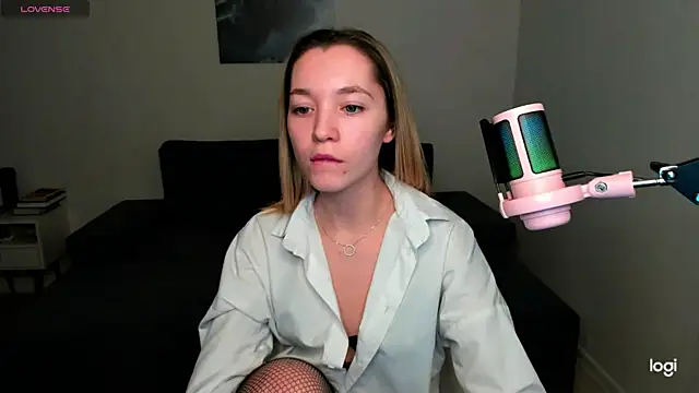 Snapshot of MiaThaine chatting on December 14, 2024, 5:03 pm MiaThaine online show from December 14, 2024, 5:03 pm