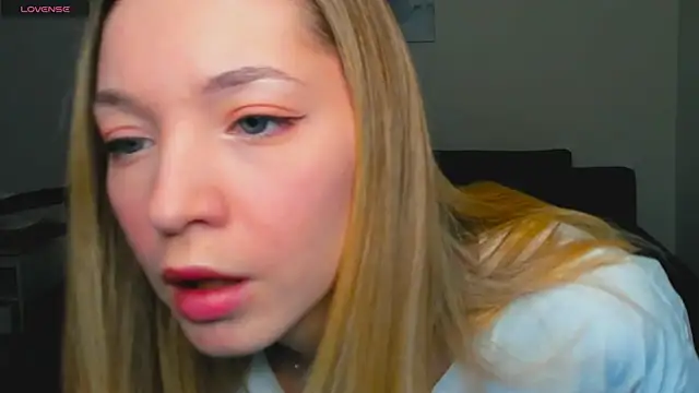 Snapshot of MiaThaine chatting on January 2, 2025, 1:06 am MiaThaine online show from January 2, 2025, 1:06 am