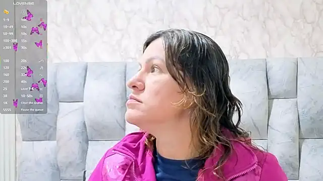 charlotte  G online show from October 5, 2025, 11:08 am