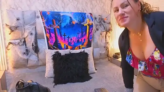 charlotte  G online show from October 23, 2025, 10:58 am