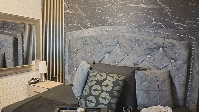 charlotte  G online show from March 26, 2026, 11:05 am