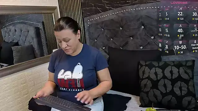 charlotte  G online show from April 13, 2026, 10:32 am