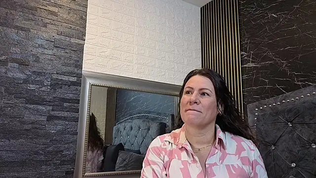 charlotte  G online show from June 6, 2026, 11:48 am