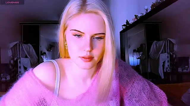 VoluptuousDreams online show from March 22, 2025, 1:08 pm