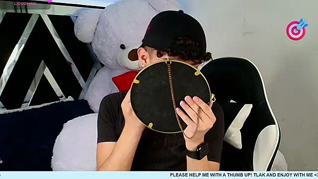 Niico Cruz online show from February 19, 2025, 4:34 am