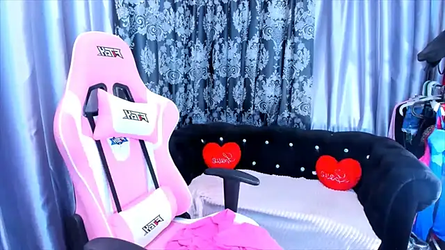 KamilaFoxy online show from April 11, 2026, 7:45 am