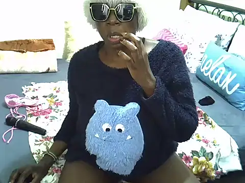 Sweet Bear online show from April 3, 2026, 5:44 pm