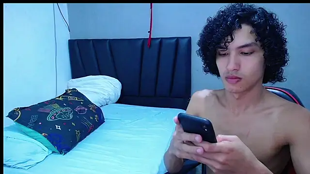 Tayronx33 online show from November 1, 2025, 8:00 pm