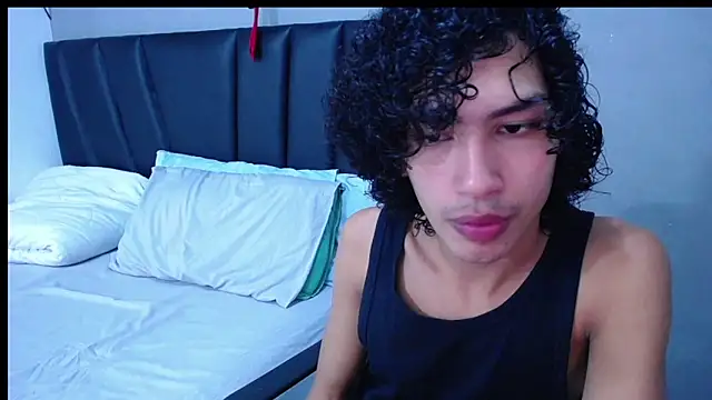 Tayronx33 online show from November 3, 2025, 5:47 pm