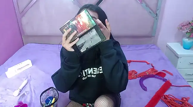 Snapshot of IsisRouse chatting on January 8, 2025, 6:52 am IsisRouse online show from January 8, 2025, 6:52 am