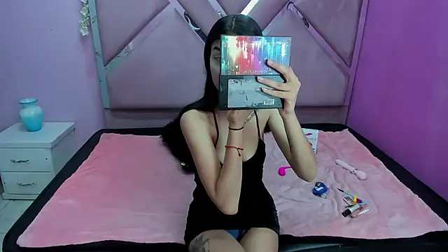 Snapshot of IsisRouse chatting on February 4, 2025, 3:00 am IsisRouse online show from February 4, 2025, 3:00 am