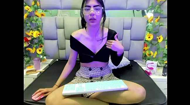 Snapshot of IsisRouse chatting on February 25, 2025, 6:14 am IsisRouse online show from February 25, 2025, 6:14 am