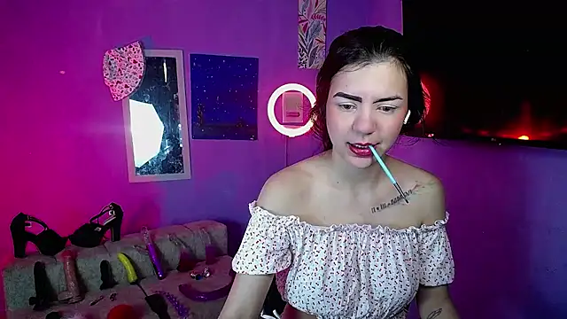 Snapshot of IsisRouse chatting on September 16, 2025, 2:07 pm IsisRouse online show from September 16, 2025, 2:07 pm