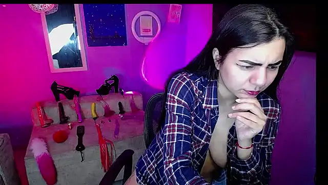 Snapshot of IsisRouse chatting on October 22, 2025, 4:02 am IsisRouse online show from October 22, 2025, 4:02 am