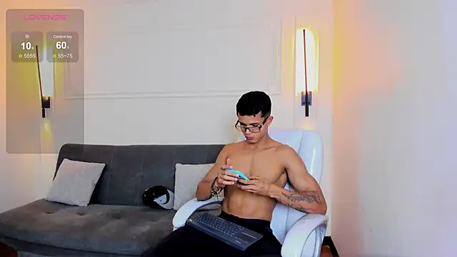 Paradise boy s online show from November 12, 2025, 9:47 pm