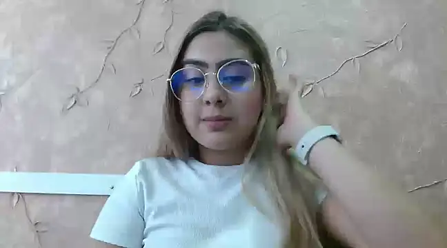 Miabonnett  online show from January 31, 2025, 4:06 pm