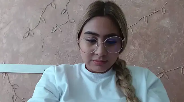 Miabonnett  online show from February 5, 2025, 3:52 pm