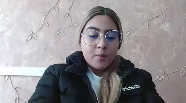 Miabonnett  online show from February 9, 2025, 1:46 pm