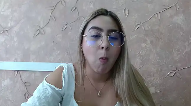 Miabonnett  online show from February 11, 2025, 4:13 pm