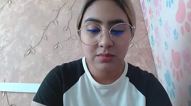 Miabonnett  online show from February 19, 2025, 3:05 pm