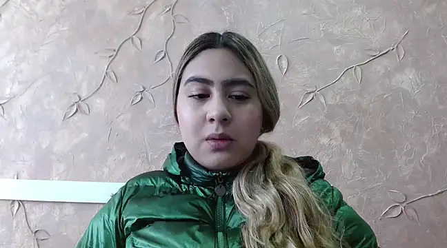 Miabonnett  online show from February 20, 2025, 12:04 pm