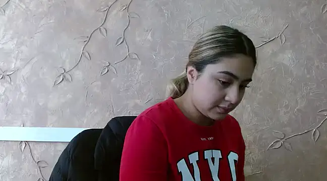 Miabonnett  online show from March 11, 2025, 12:06 pm