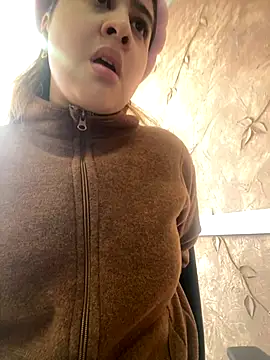 Miabonnett  online show from September 22, 2025, 11:56 am