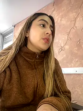 Miabonnett  online show from October 13, 2025, 12:05 pm