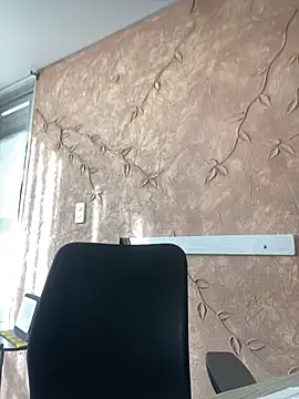 Miabonnett  online show from October 15, 2025, 12:05 pm