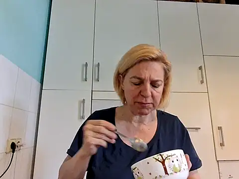 Snapshot of FrauleinSchmitt chatting on February 21, 2025, 8:40 am FrauleinSchmitt online show from February 21, 2025, 8:40 am