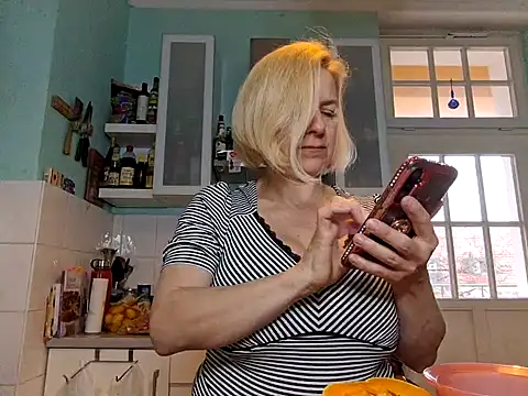 Snapshot of FrauleinSchmitt chatting on February 28, 2025, 2:09 pm FrauleinSchmitt online show from February 28, 2025, 2:09 pm