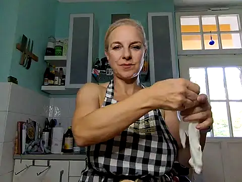 Snapshot of FrauleinSchmitt chatting on September 29, 2025, 12:54 pm FrauleinSchmitt online show from September 29, 2025, 12:54 pm