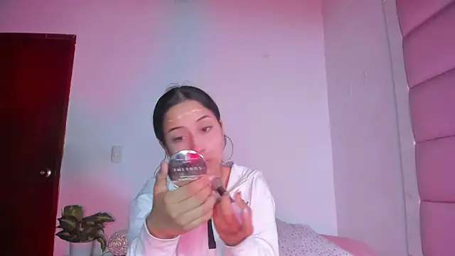 little-Emma online show from October 1, 2025, 3:12 am