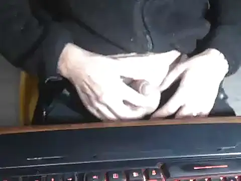 Snapshot of Adri_gard chatting on December 9, 2024, 10:20 pm Adri gard online show from December 9, 2024, 10:20 pm