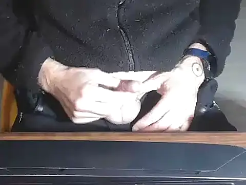 Snapshot of Adri_gard chatting on December 18, 2024, 9:08 pm Adri gard online show from December 18, 2024, 9:08 pm