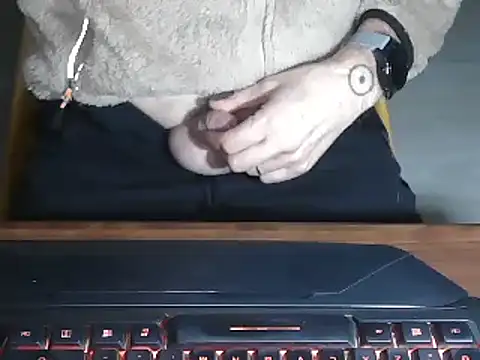 Snapshot of Adri_gard chatting on February 3, 2025, 9:50 pm Adri gard online show from February 3, 2025, 9:50 pm