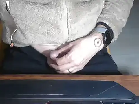 Snapshot of Adri_gard chatting on February 4, 2025, 10:24 pm Adri gard online show from February 4, 2025, 10:24 pm