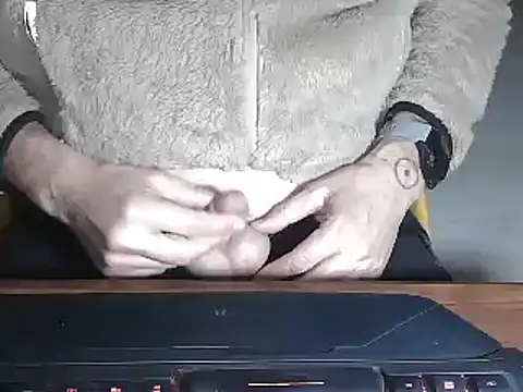 Snapshot of Adri_gard chatting on February 5, 2025, 9:18 pm Adri gard online show from February 5, 2025, 9:18 pm