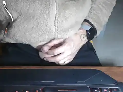 Snapshot of Adri_gard chatting on February 8, 2025, 10:51 pm Adri gard online show from February 8, 2025, 10:51 pm