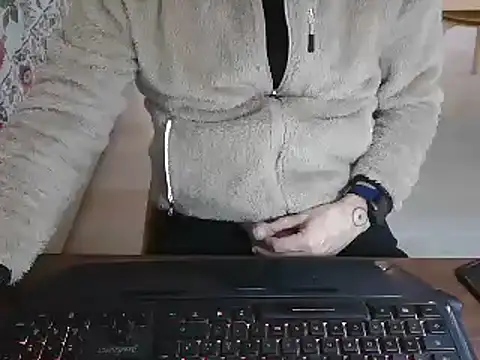 Snapshot of Adri_gard chatting on February 23, 2025, 3:29 pm Adri gard online show from February 23, 2025, 3:29 pm