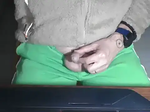 Snapshot of Adri_gard chatting on March 7, 2025, 9:27 pm Adri gard online show from March 7, 2025, 9:27 pm