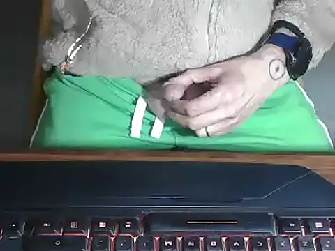 Snapshot of Adri_gard chatting on March 19, 2025, 9:16 pm Adri gard online show from March 19, 2025, 9:16 pm