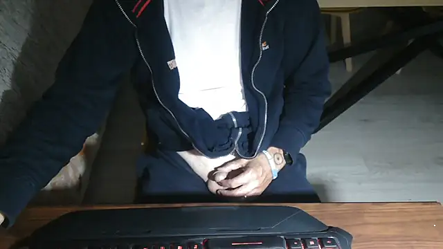 Snapshot of Adri_gard chatting on October 12, 2025, 8:08 pm Adri gard online show from October 12, 2025, 8:08 pm