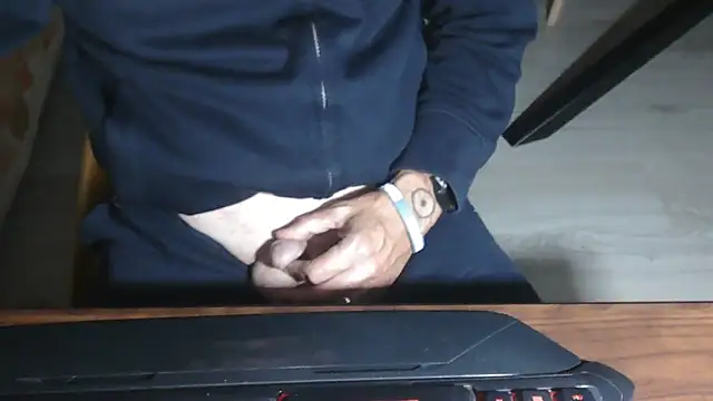 Snapshot of Adri_gard chatting on October 13, 2025, 8:42 pm Adri gard online show from October 13, 2025, 8:42 pm