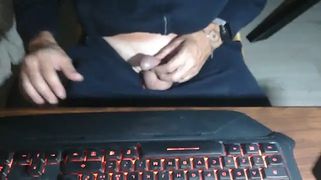 Snapshot of Adri_gard chatting on October 18, 2025, 8:20 pm Adri gard online show from October 18, 2025, 8:20 pm