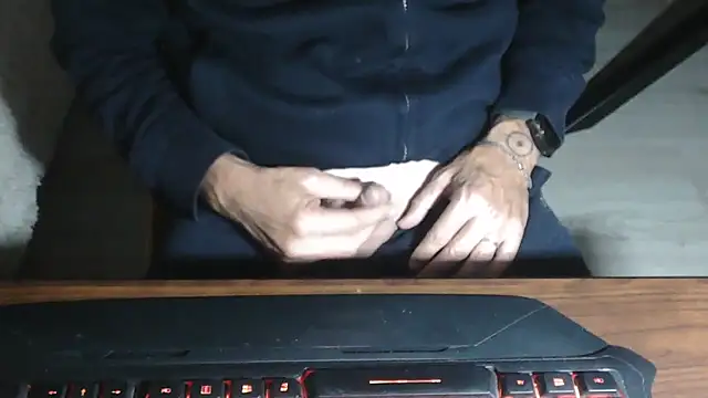 Snapshot of Adri_gard chatting on October 20, 2025, 8:31 pm Adri gard online show from October 20, 2025, 8:31 pm