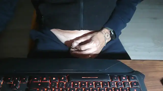 Snapshot of Adri_gard chatting on October 22, 2025, 8:41 pm Adri gard online show from October 22, 2025, 8:41 pm