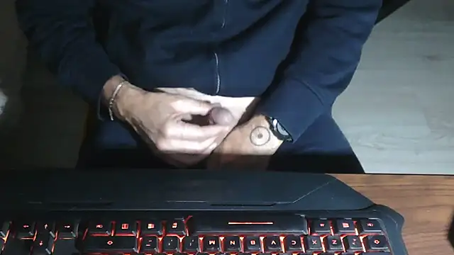 Snapshot of Adri_gard chatting on October 23, 2025, 8:40 pm Adri gard online show from October 23, 2025, 8:40 pm