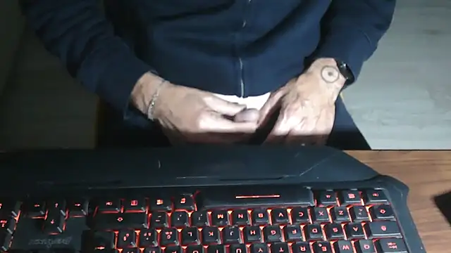 Snapshot of Adri_gard chatting on October 27, 2025, 9:30 pm Adri gard online show from October 27, 2025, 9:30 pm