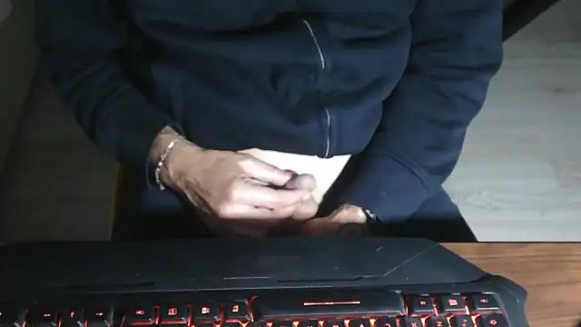 Snapshot of Adri_gard chatting on October 29, 2025, 9:49 pm Adri gard online show from October 29, 2025, 9:49 pm